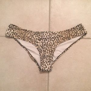 VICTORIAS SECRET cheetah/leopard bottoms